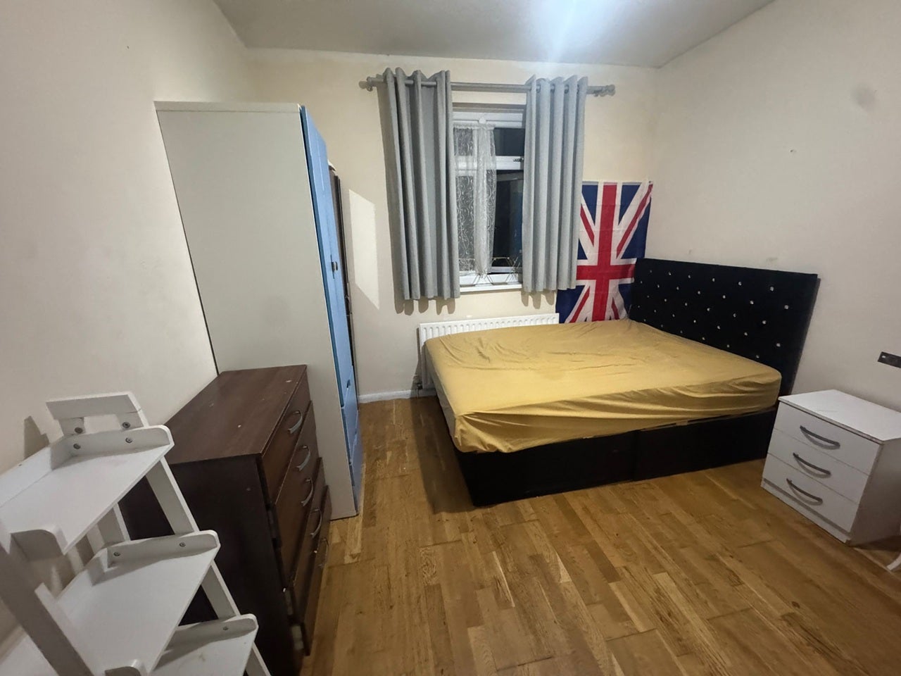 Flat Wood Lane in Greater London