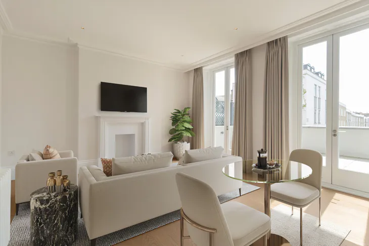 Flat Burnsall Street in Greater London