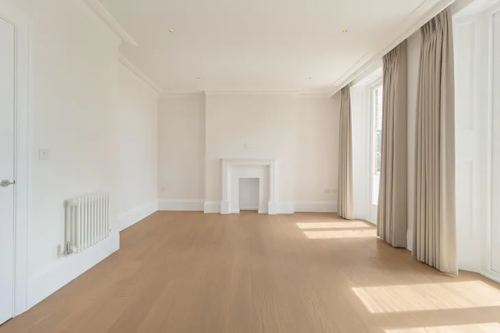 Flat Burnsall Street in Greater London