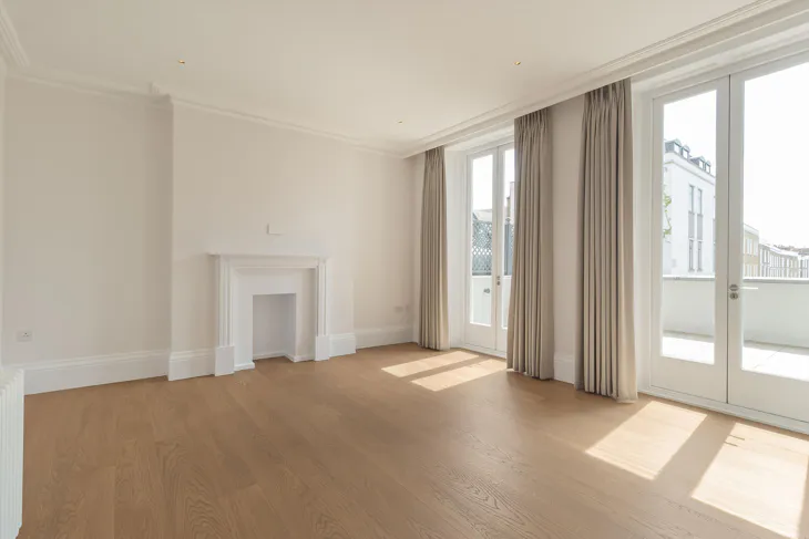 Flat Burnsall Street in Greater London