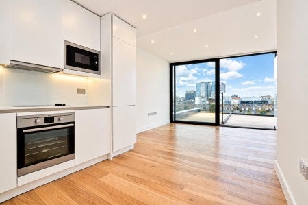 Flat Plumbers Row in Greater London
