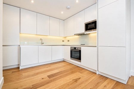 Flat Plumbers Row in Greater London