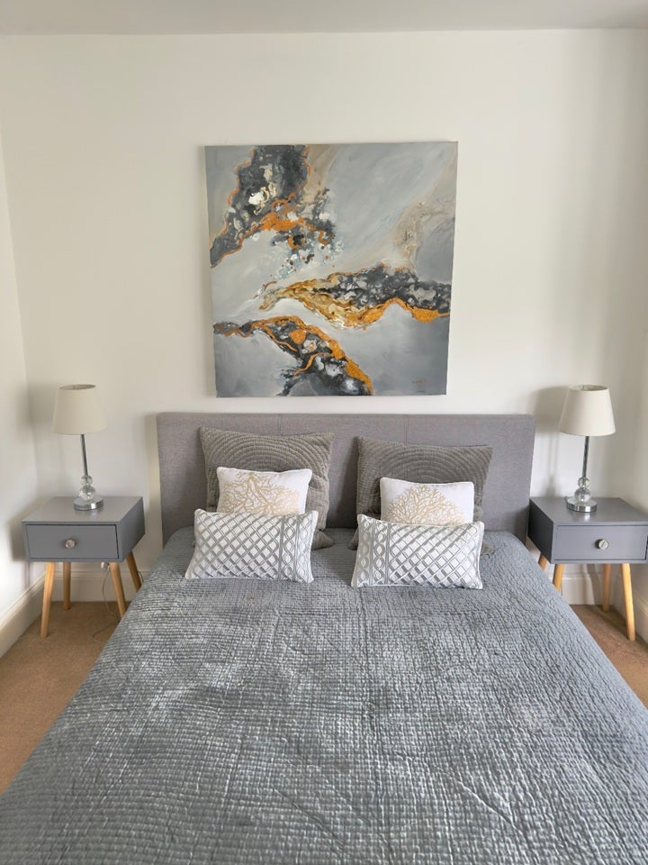 Room The Vale in Greater London