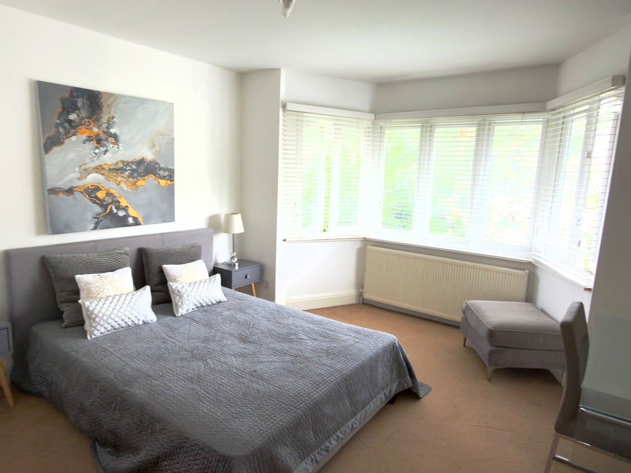 Room The Vale in Greater London