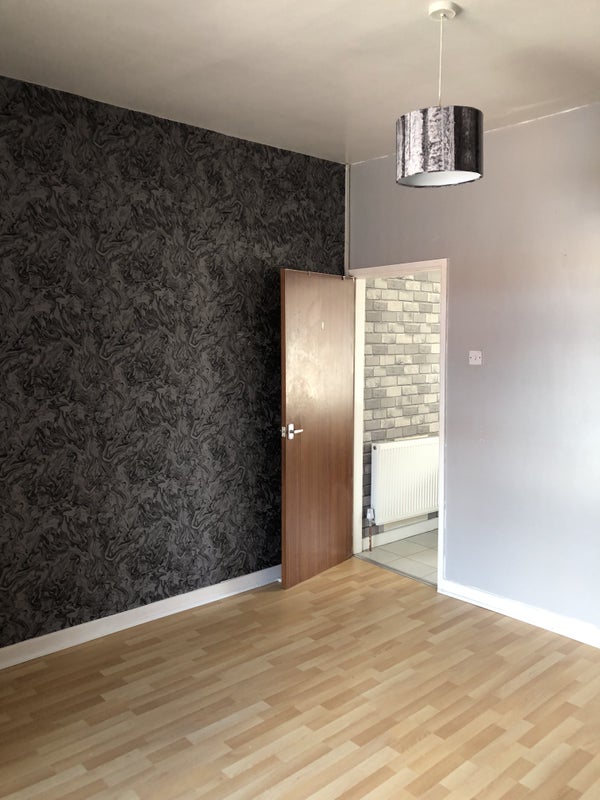 Flat Warwick Road in Birmingham