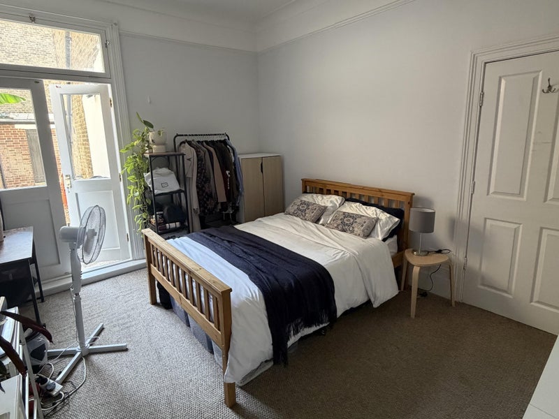 Room Arodene Road in Greater London