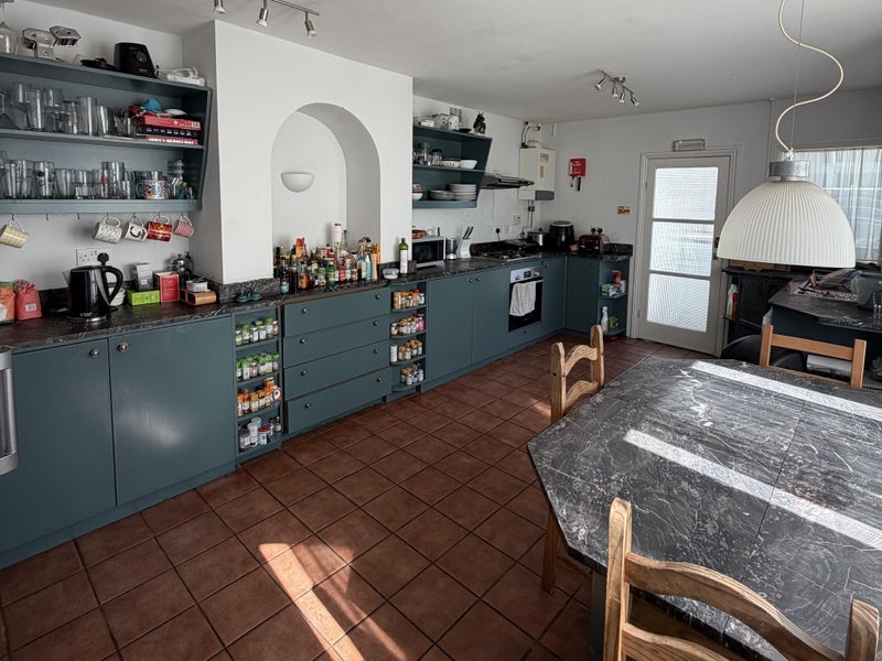 Room Arodene Road in Greater London