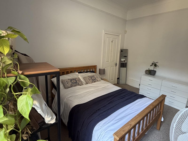 Room Arodene Road in Greater London