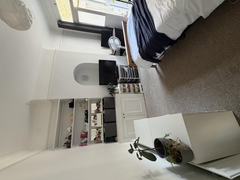 Room Arodene Road in Greater London