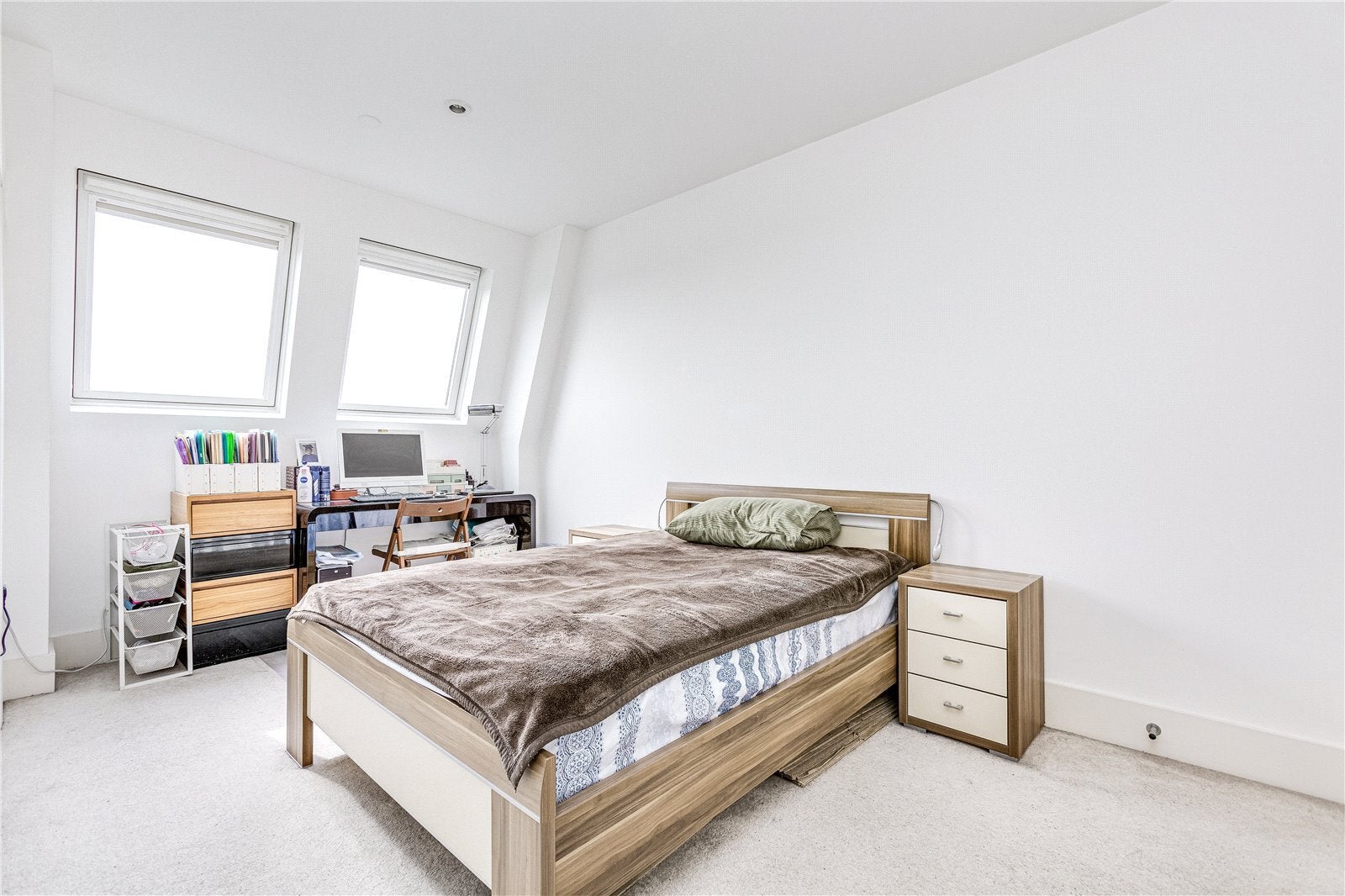 Flat Thorparch Road in Greater London