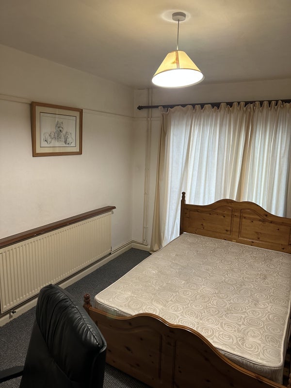 Room Mayville Avenue in Bristol