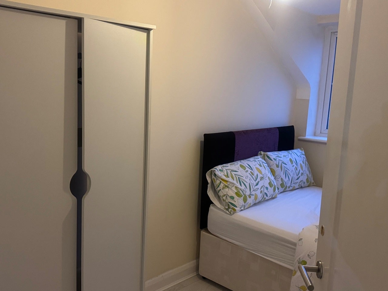Room Blueberry Avenue in Manchester