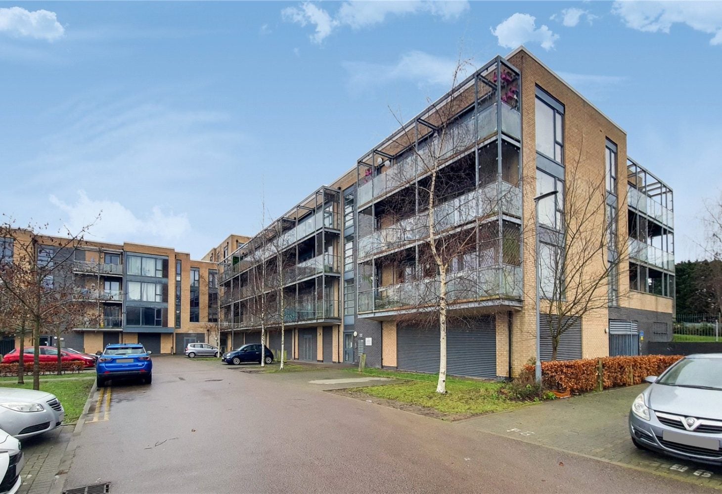 Flat Marlborough Drive in Bushey