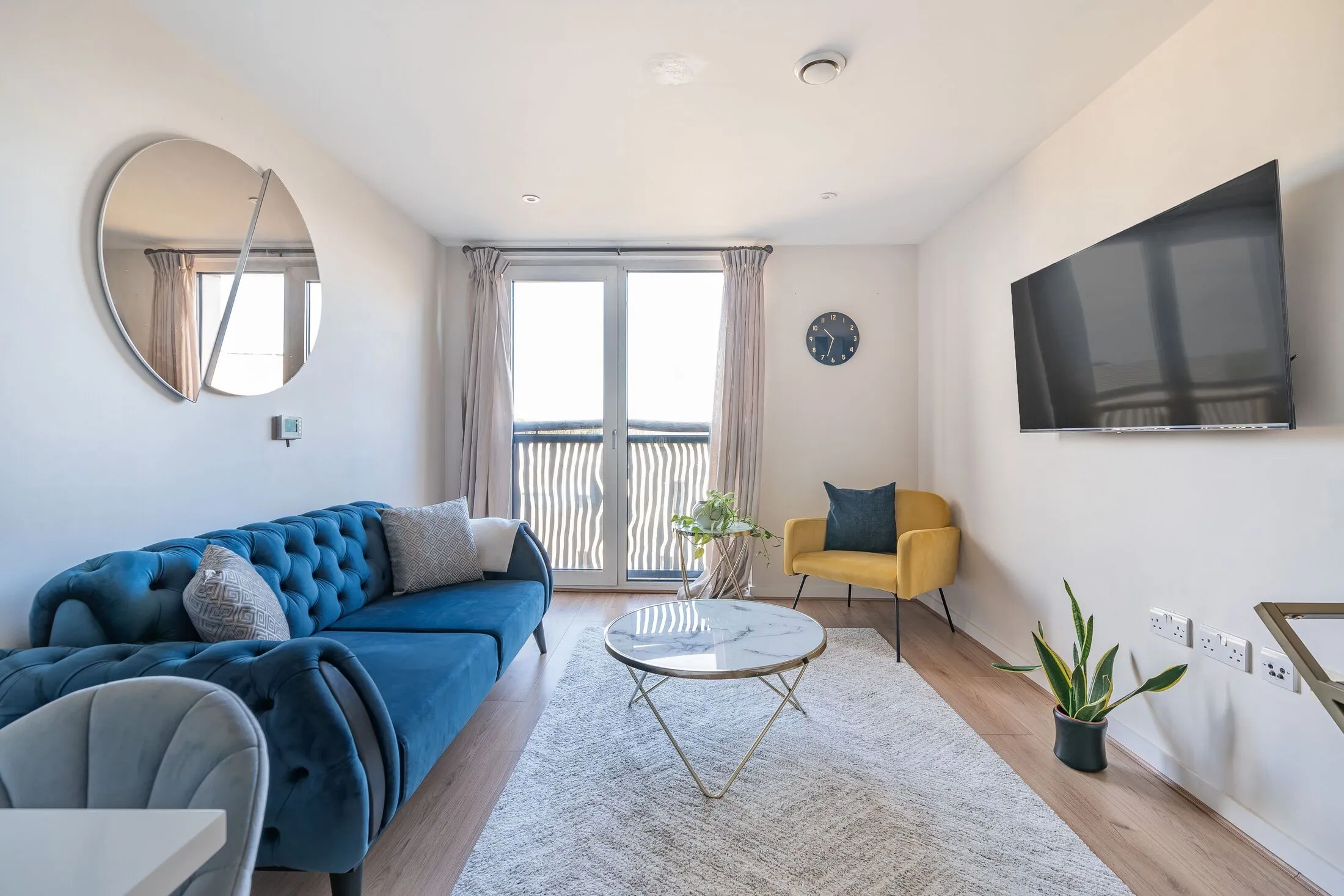 Flat Gatliff Road in City of Westminster