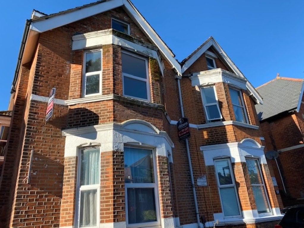 Flat Landguard Road in Southampton