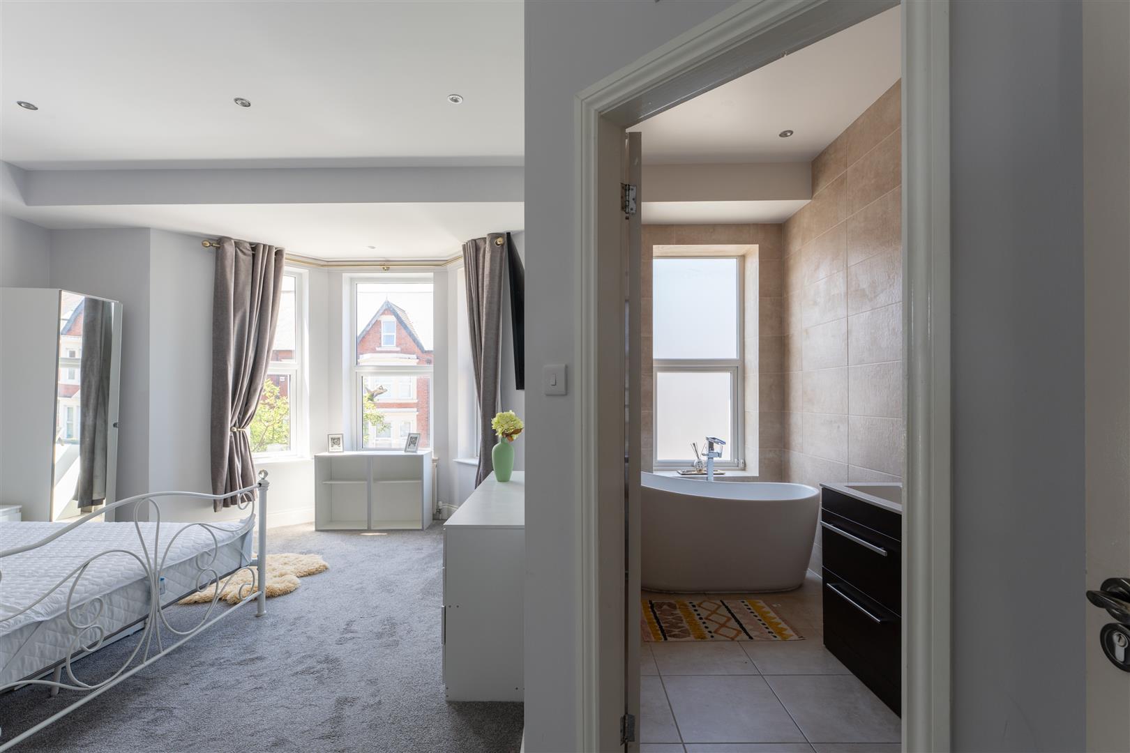 Room Westgate Road in Newcastle upon Tyne