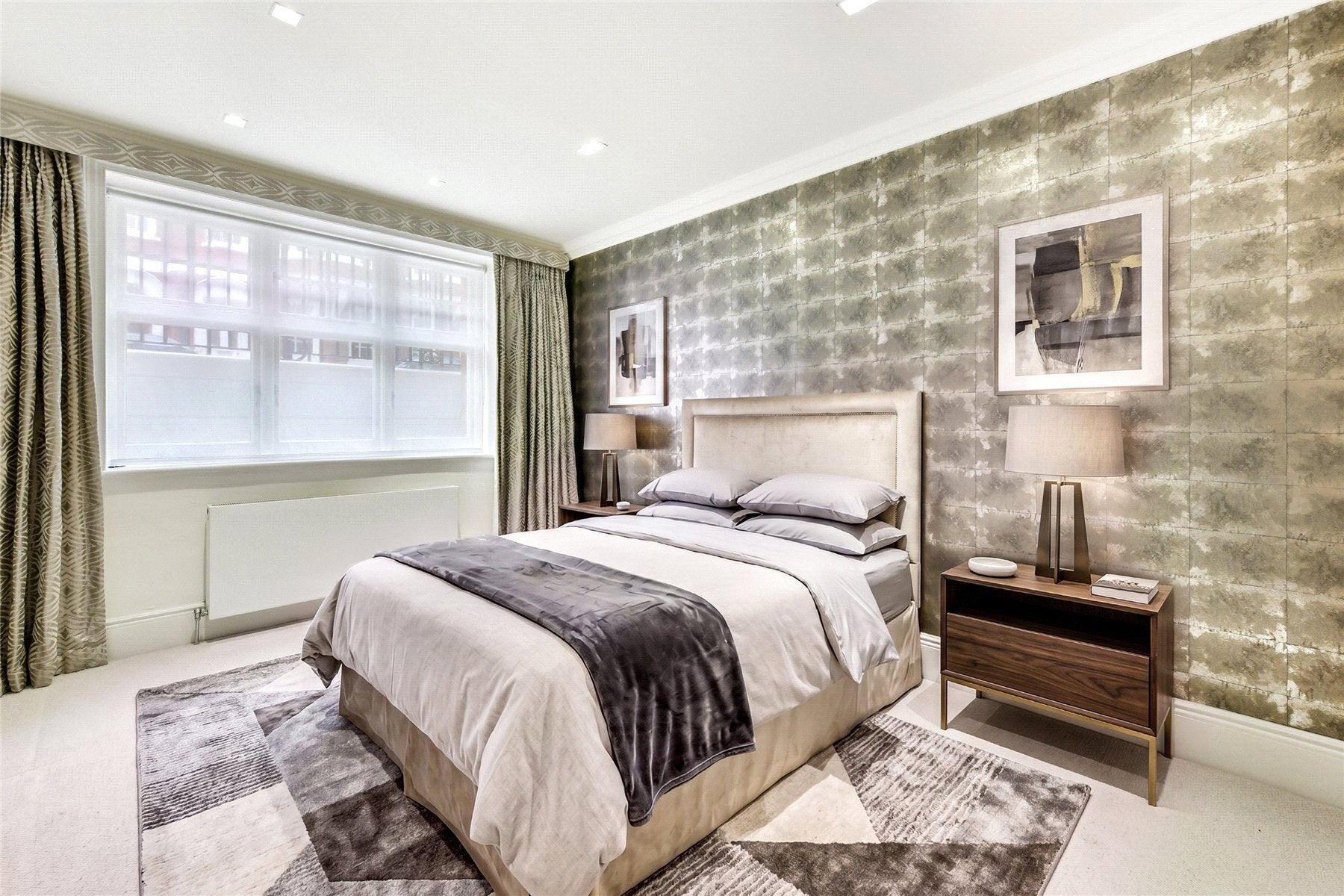 Flat Draycott Avenue in Greater London