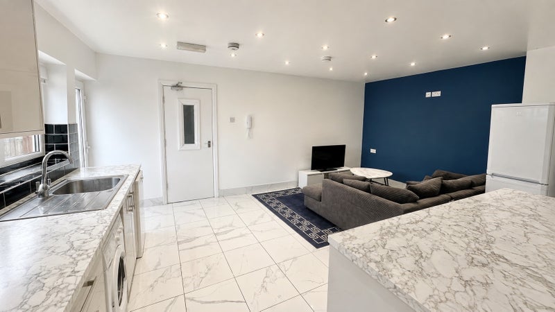 Room Tiverton Road in Birmingham