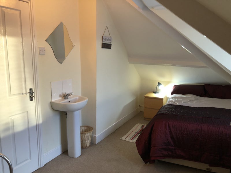 Room Whitehall Road in Gateshead
