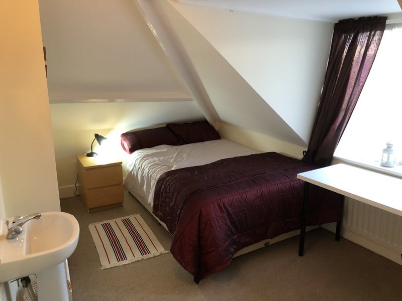 Room Whitehall Road in Gateshead
