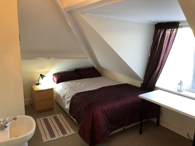Room Whitehall Road in Gateshead
