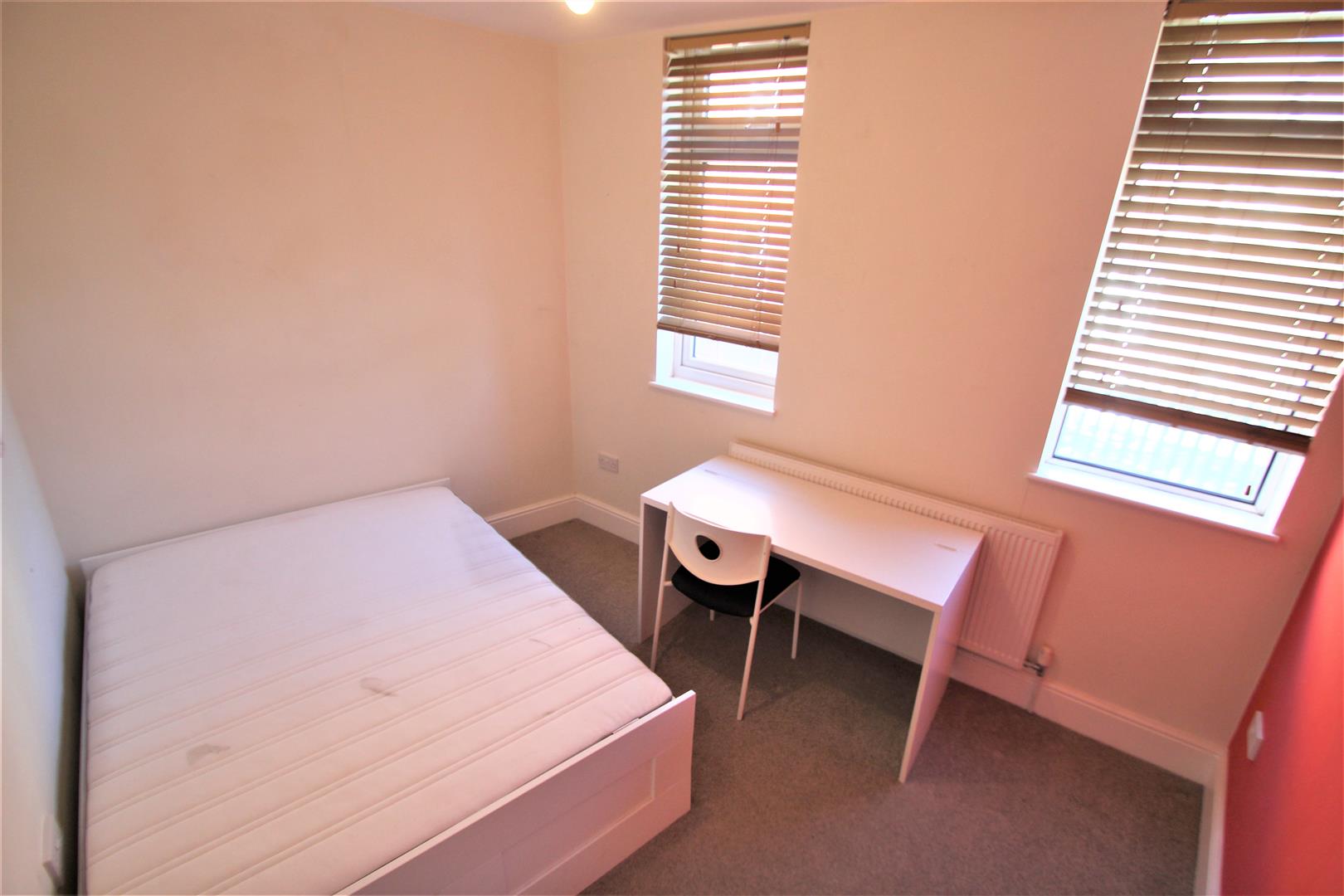 Flat Delph Lane in Leeds