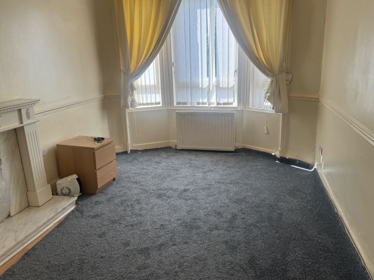 Flat Maxwell Drive in Glasgow