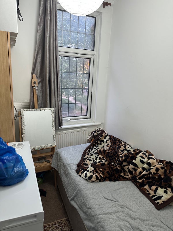 Room Dames Road in Greater London