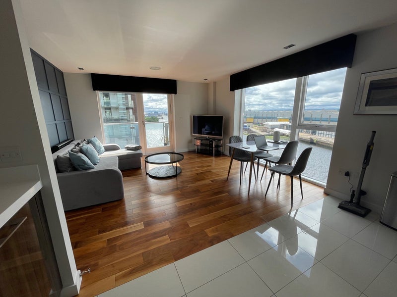 Flat Meadowside Quay Walk in Glasgow