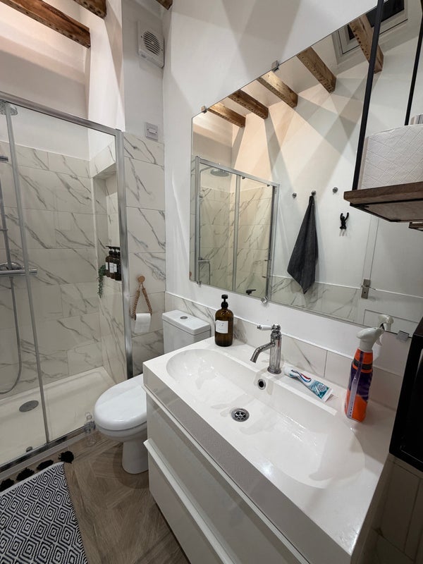 Room Wavertree Road in Greater London