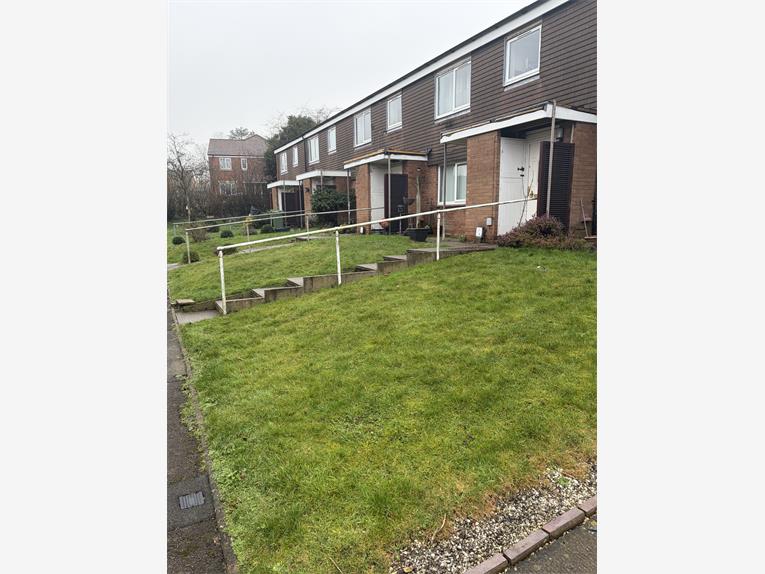 Flat Longhope Drive in Stone