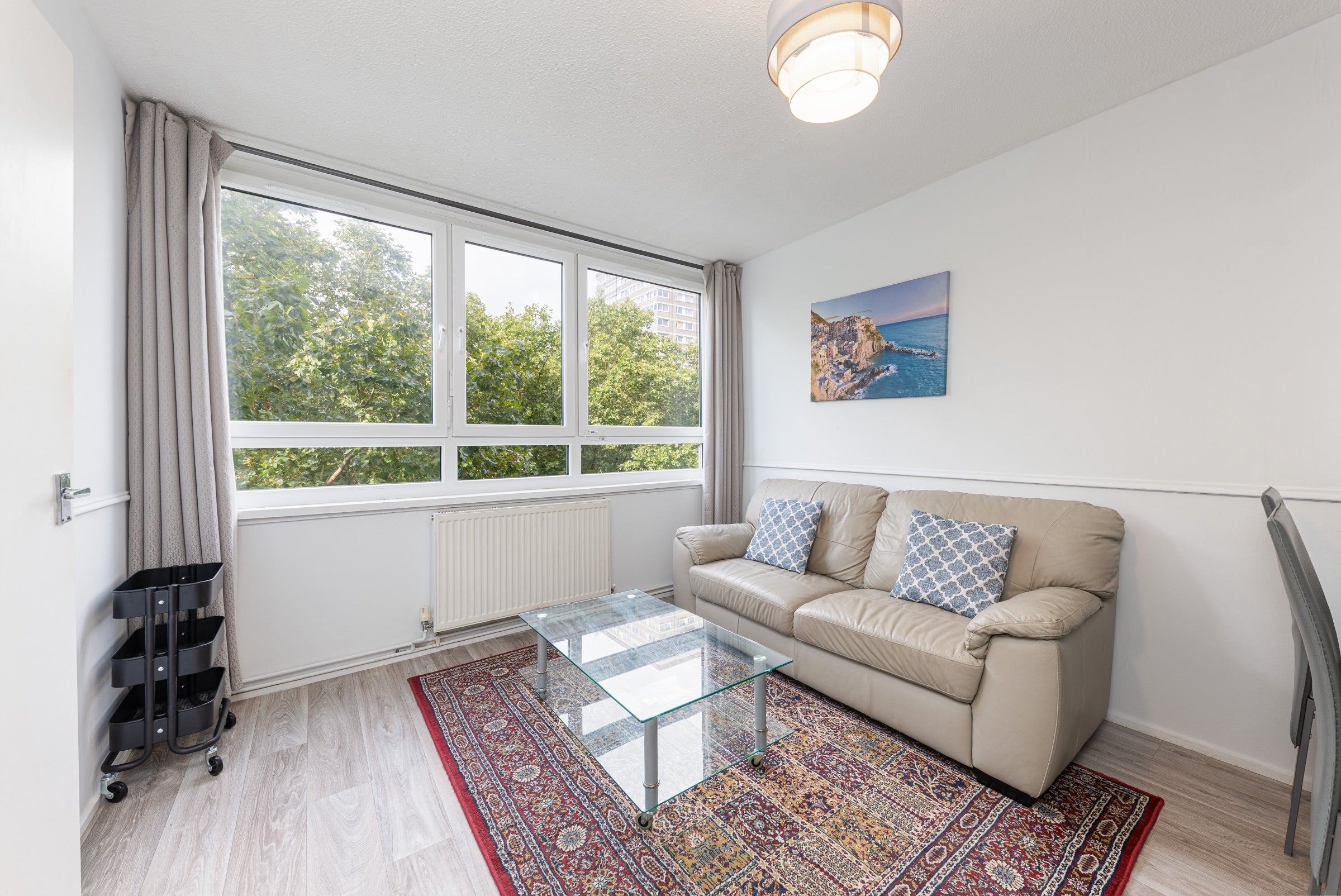 Flat Surrey Lane in Greater London