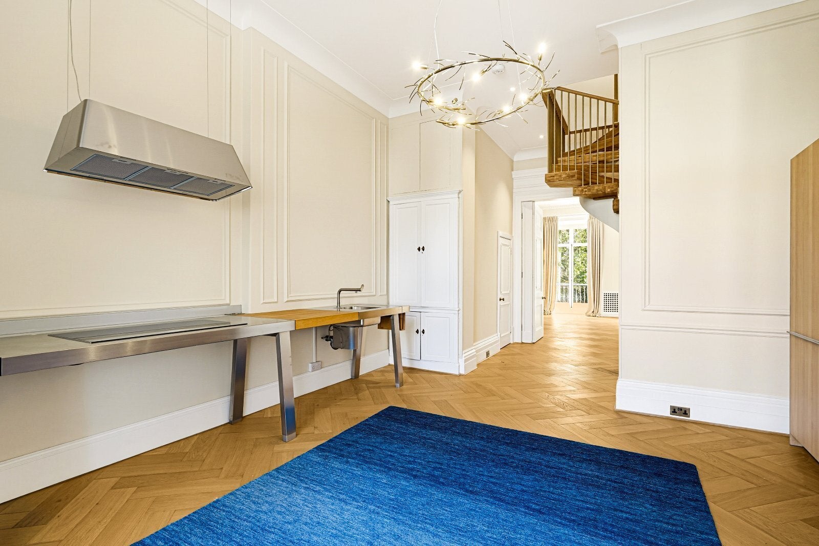 Flat Eaton Square in City of Westminster