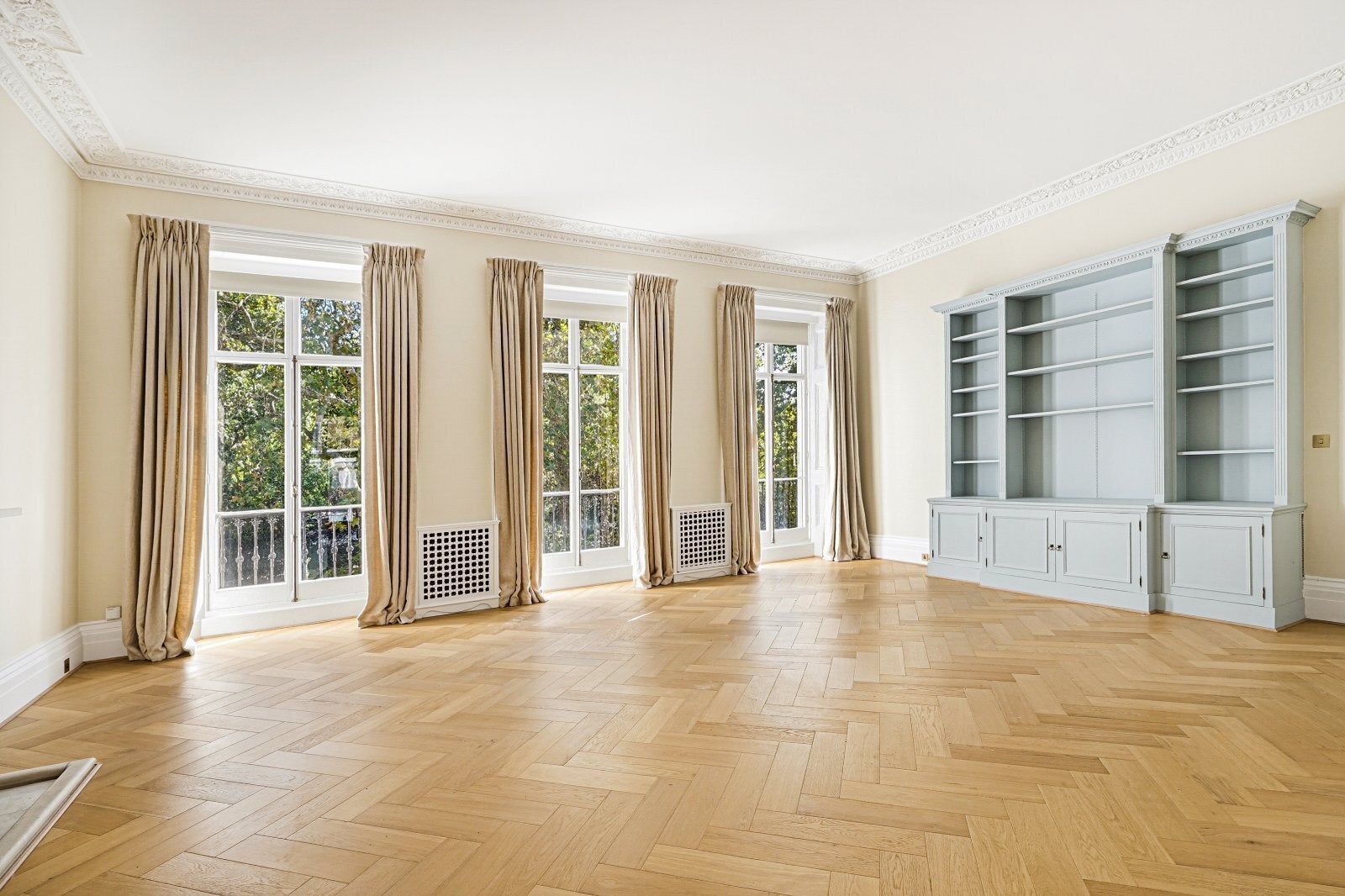 Flat Eaton Square in City of Westminster