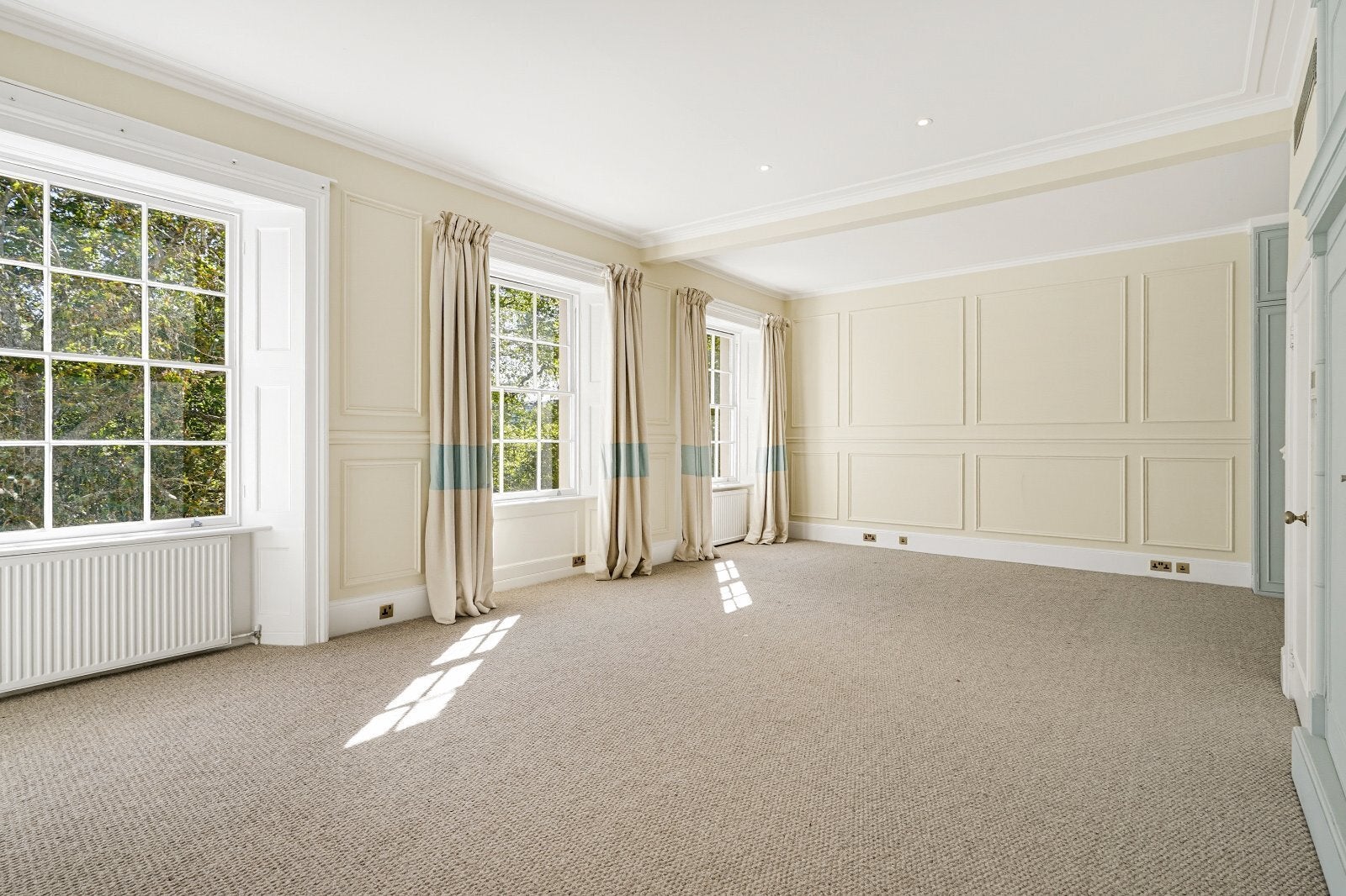 Flat Eaton Square in City of Westminster