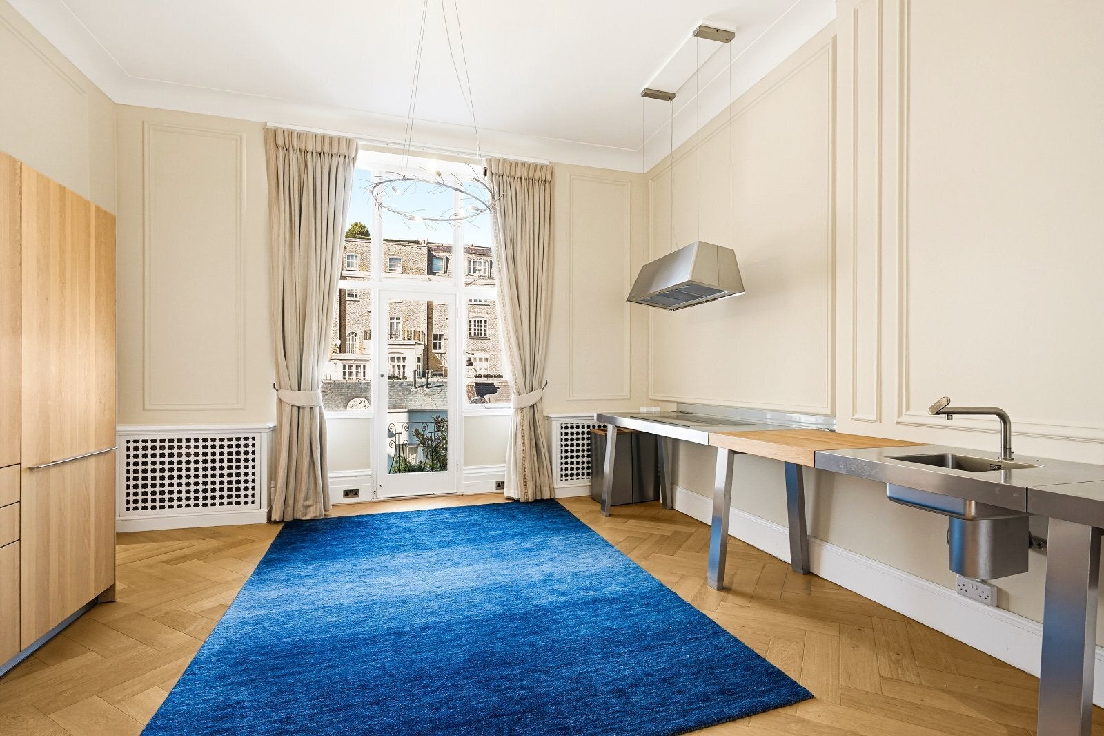 Flat Eaton Square in City of Westminster