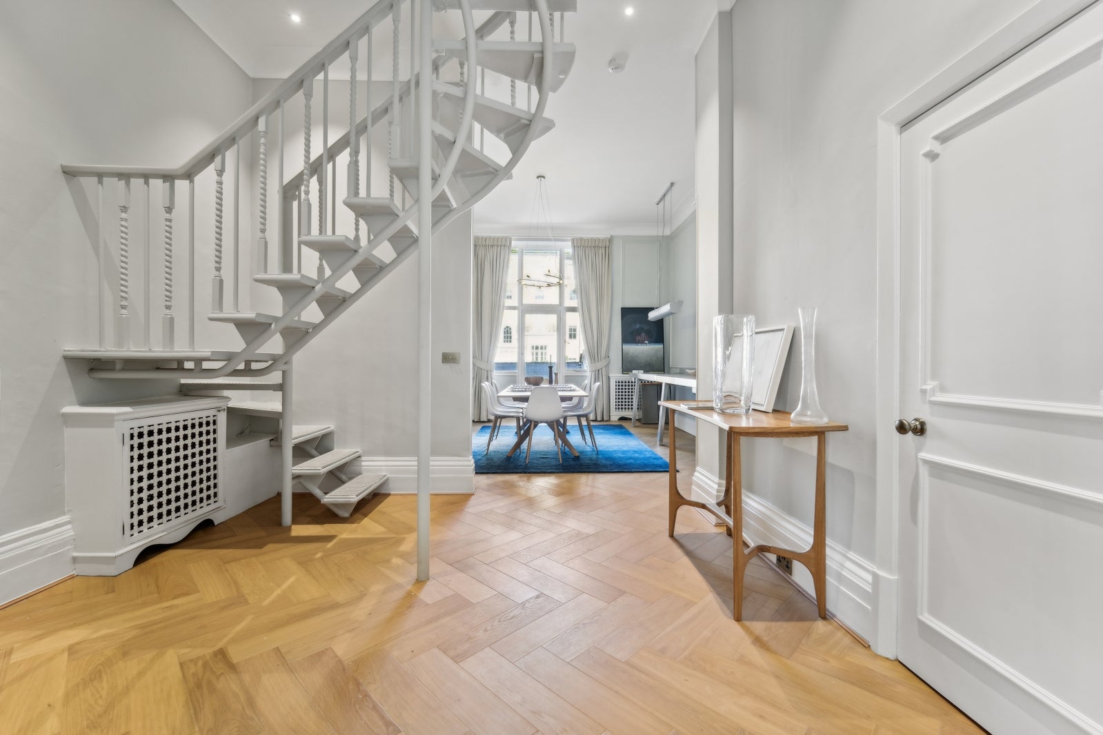 Flat Eaton Square in City of Westminster
