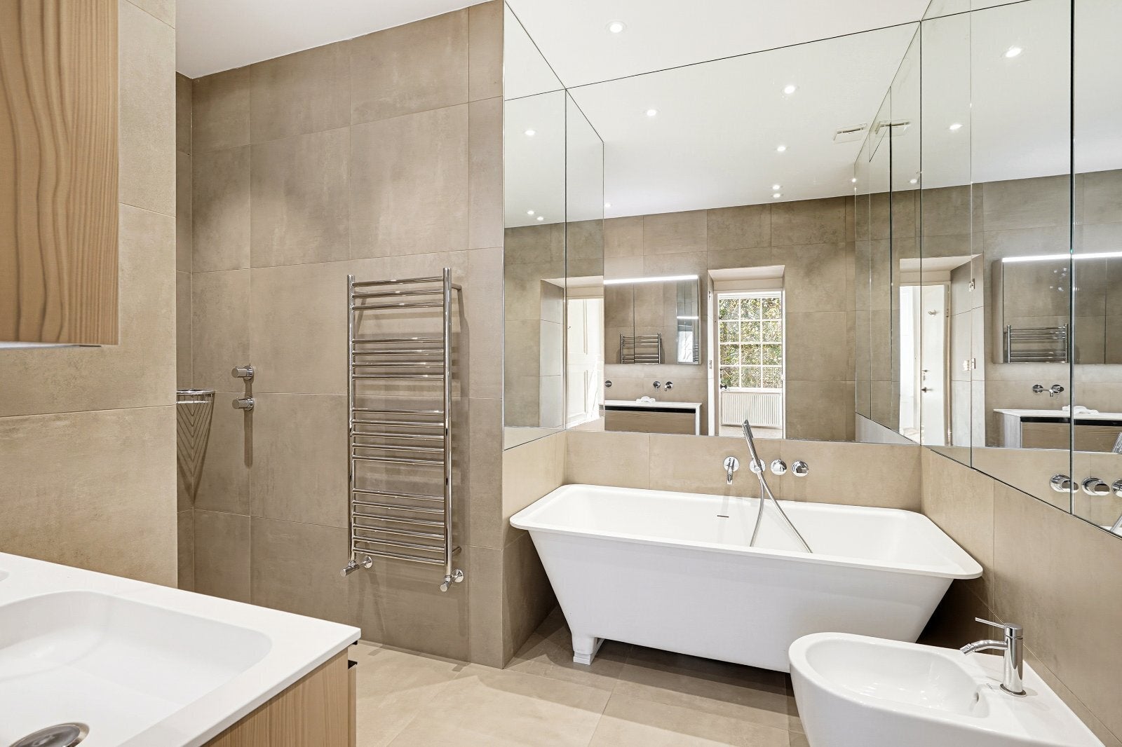 Flat Eaton Square in City of Westminster