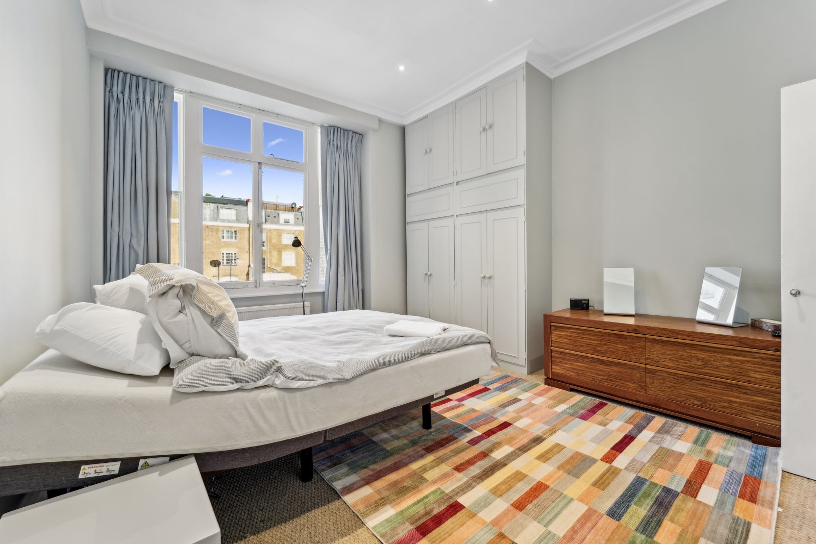 Flat Eaton Square in City of Westminster