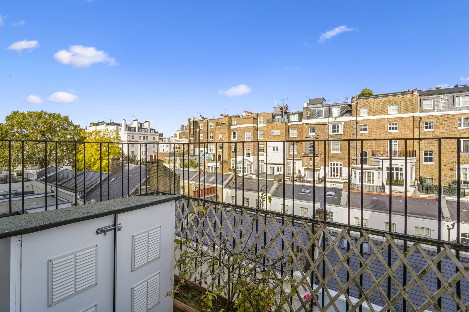 Flat Eaton Square in City of Westminster