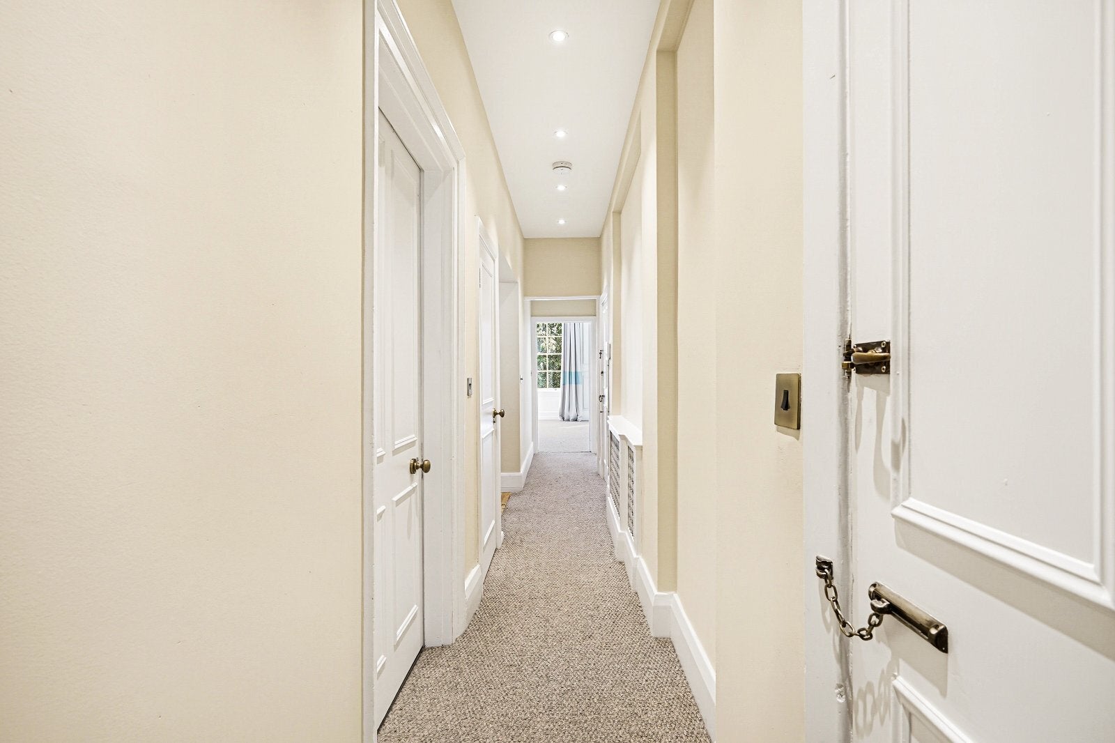 Flat Eaton Square in City of Westminster