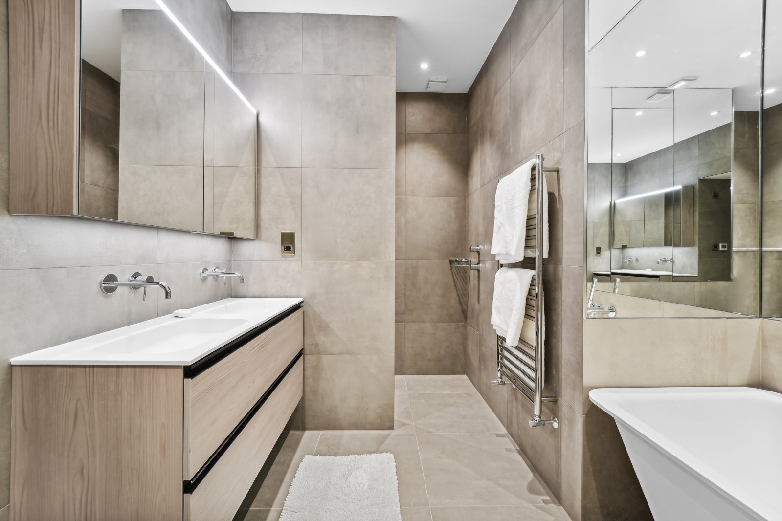 Flat Eaton Square in City of Westminster