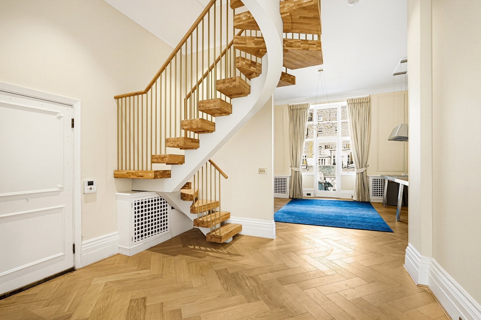 Flat Eaton Square in City of Westminster