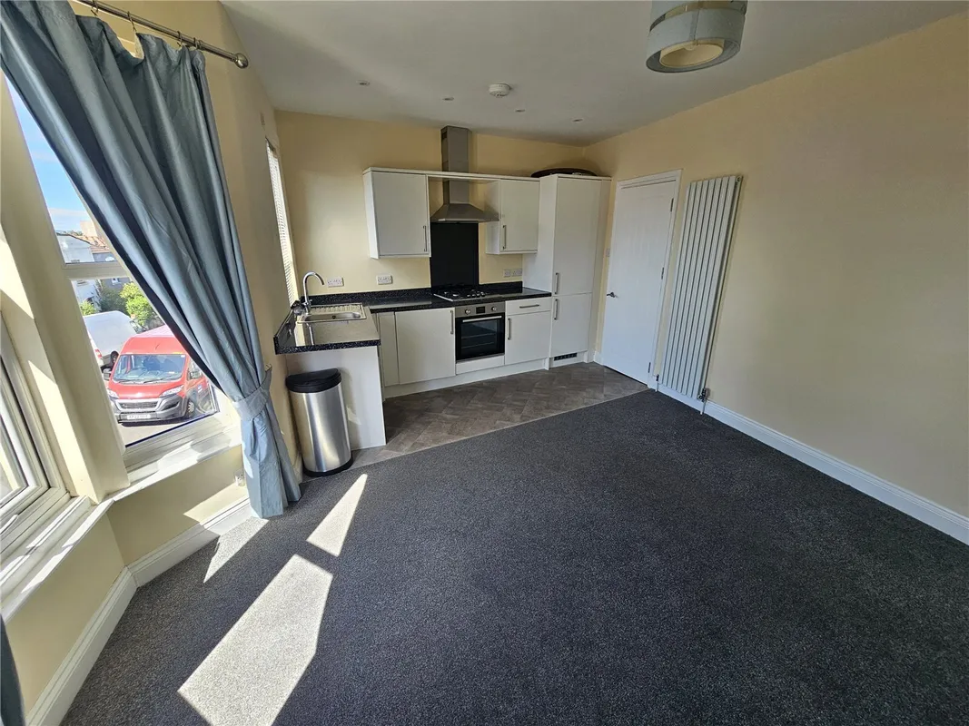 Flat Greenbank Road in Bristol