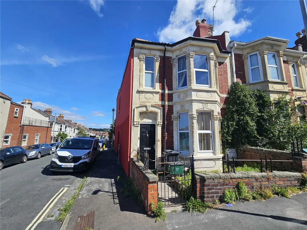 Flat Greenbank Road in Bristol