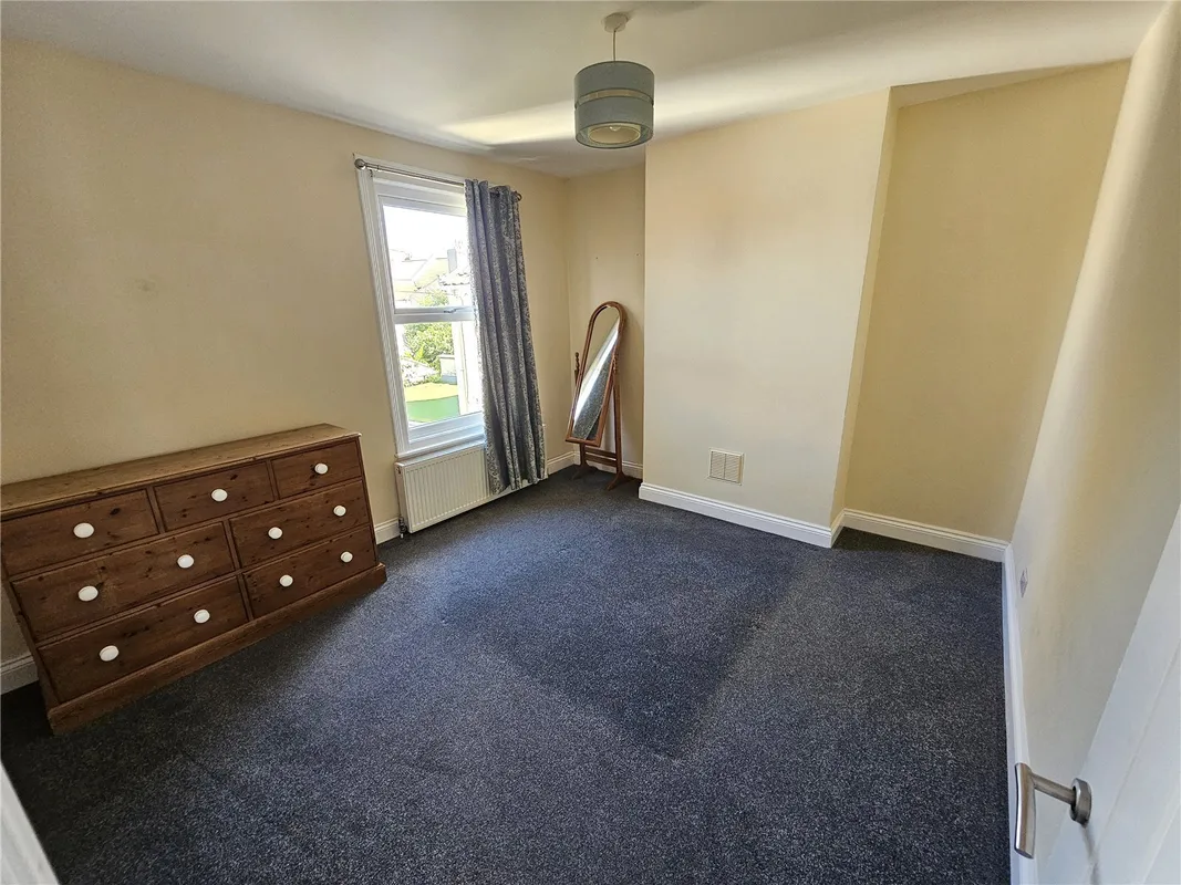 Flat Greenbank Road in Bristol