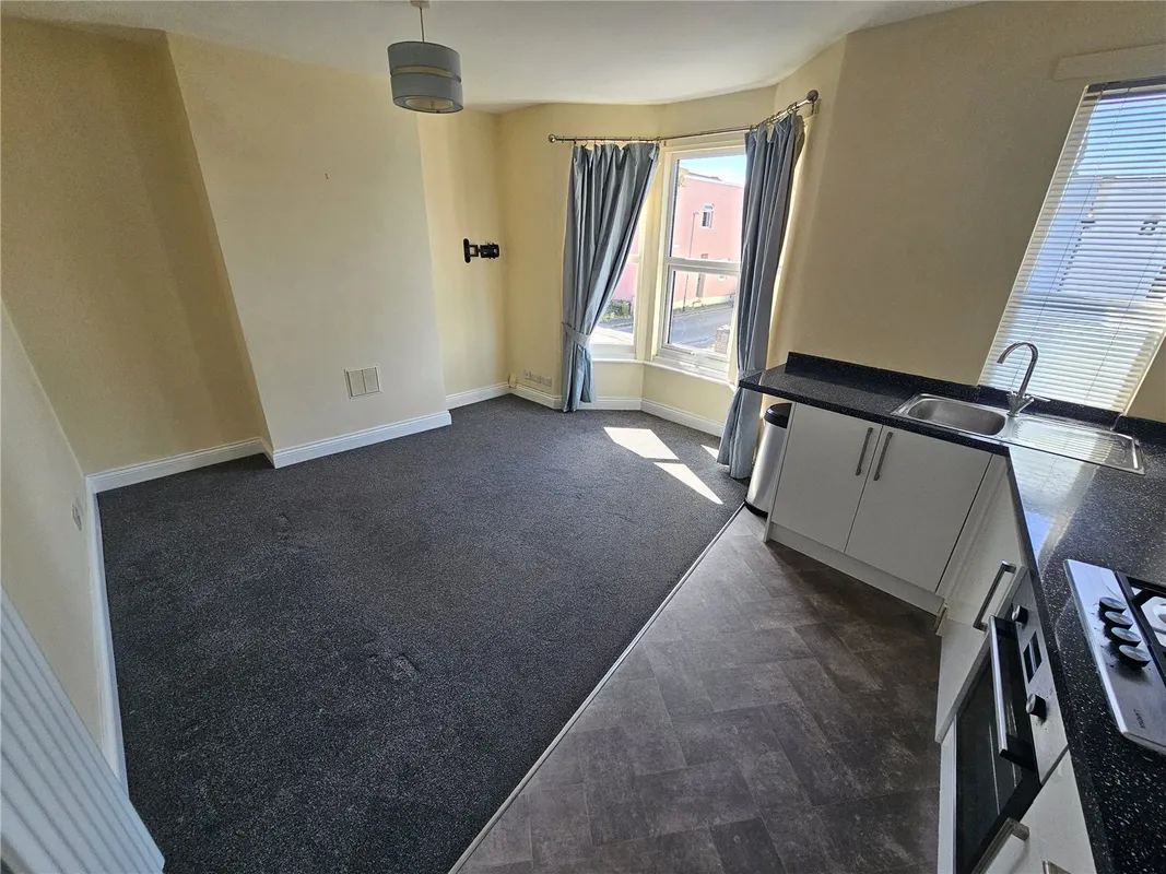 Flat Greenbank Road in Bristol
