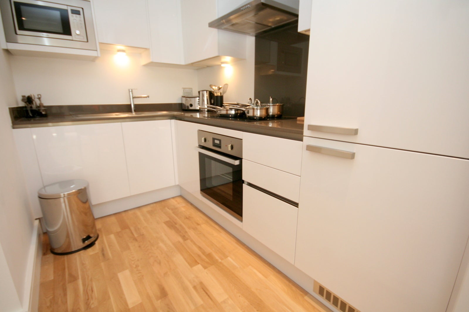 Flat Dowells Street in Greater London