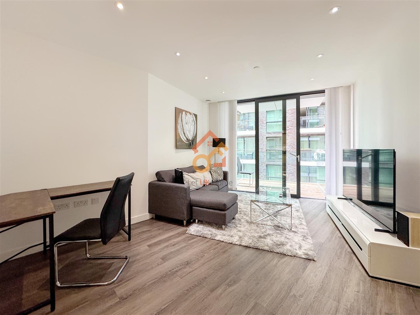 Flat Chaucer Gardens in Greater London