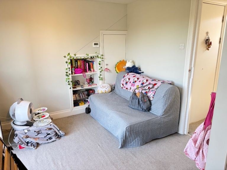 Flat Craven Avenue in Greater London